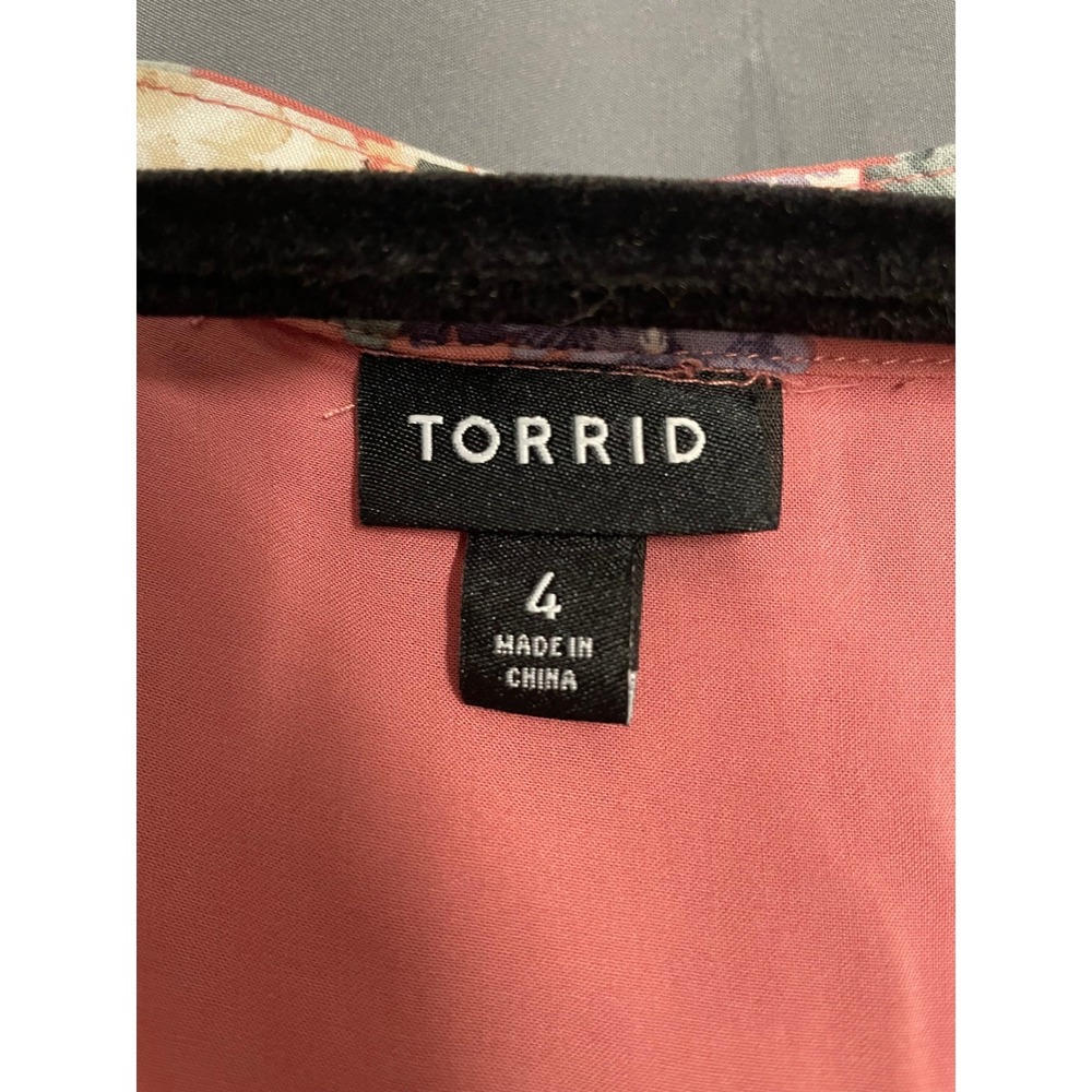 Torrid Plus Size 4 Pink Floral V-Neck Button Front Peplum Tunic Boho Cottagecore - Picture 5 of 8